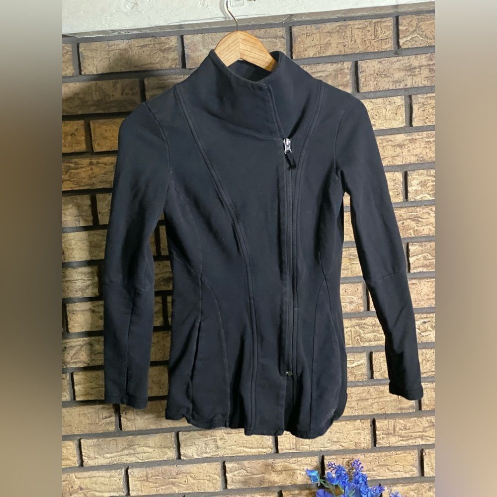 Black The North Face zip up jacket xxs women’s